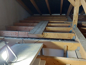 Zateplení stropu novostavby se sedlovou střechou